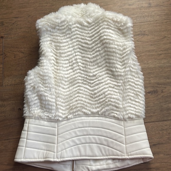 Ci Sono - Faux Fur Vest - Picture 4 of 4